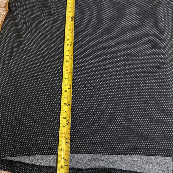 Champion Short Sleeve Cutout Back Size Medium Boxy Tee Shirt - Picture 5 of 6